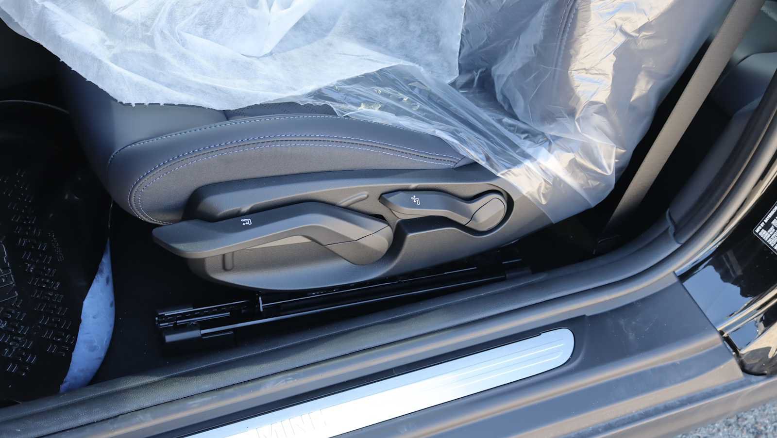 New 2026 MINI Cooper 2-Door Hardtop FWD image 5