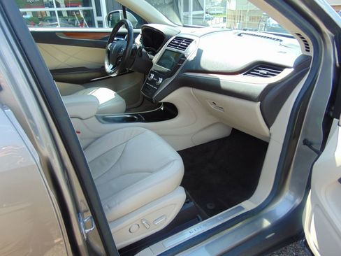 Used 2017 Lincoln MKC Select AWD/4WD image 5
