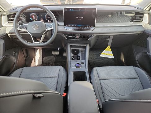New 2025 Volkswagen Tiguan SE image 11