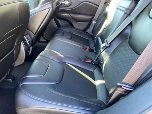 Used 2019 Jeep Cherokee Trailhawk w/ Cold Weather Group image 30