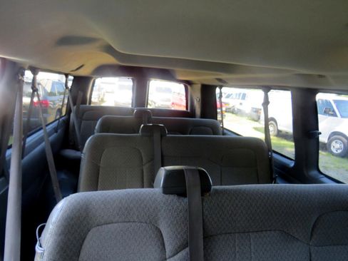 Used 2011 Chevrolet Express 3500 LS image 25
