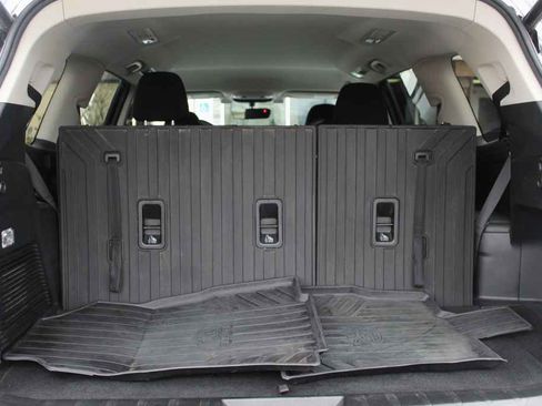 Used 2020 Subaru Ascent Premium w/ Convenience Package image 9