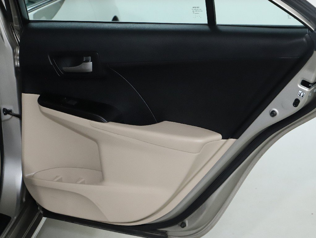 Used 2014 Toyota Camry LE FWD image 33