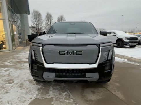 Used 2024 GMC Sierra EV Denali image 3
