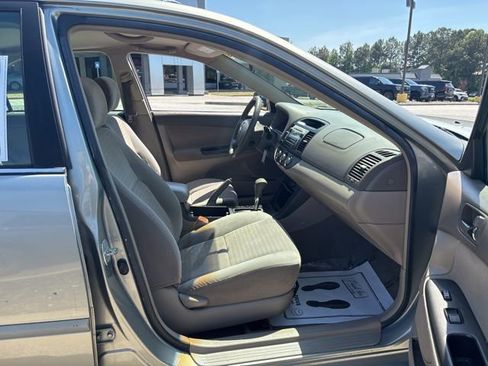 Used 2005 Toyota Camry LE image 19