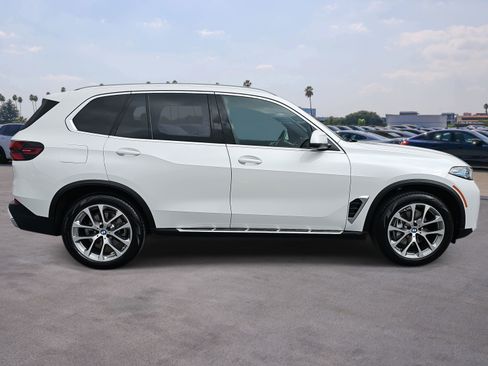 Used 2025 BMW X5 sDrive40i w/ Premium Package image 4
