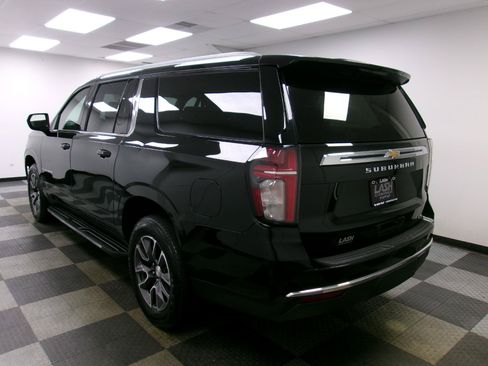Used 2021 Chevrolet Suburban LT w/ Rear Media and Nav Package AWD/4WD image 2