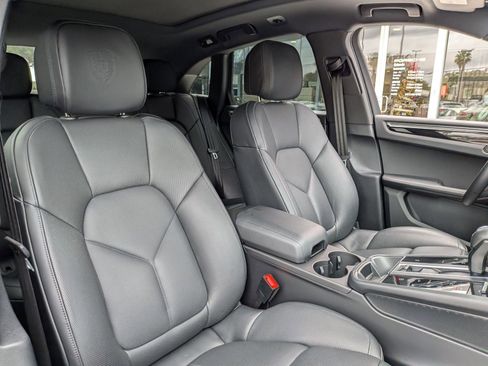 Certified 2025 Porsche Macan image 26