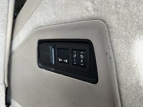 Used 2024 Cadillac Escalade Premium Luxury AWD/4WD image 46
