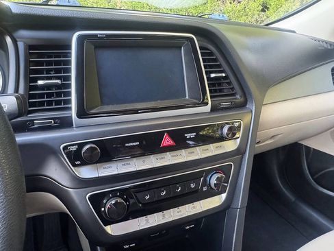 Used 2018 Hyundai Sonata SE FWD image 14