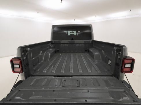 Used 2023 Jeep Gladiator Overland image 21