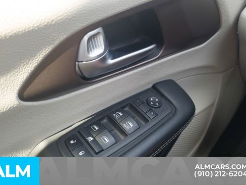 Used 2023 Chrysler Voyager LX FWD image 31