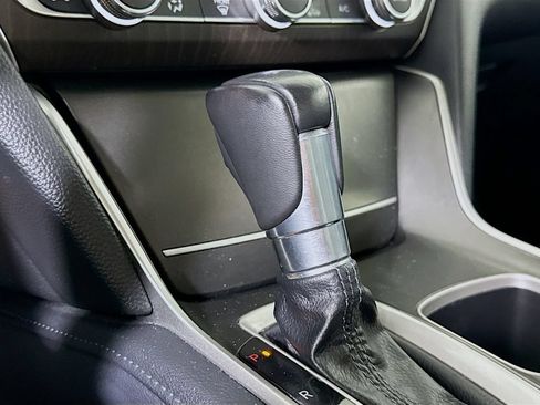 Used 2018 Honda Accord EX-L image 8