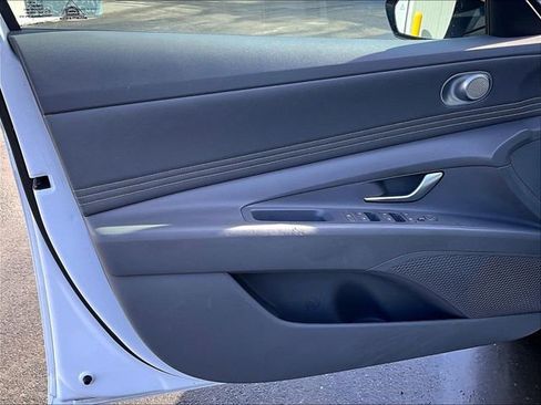 Used 2023 Hyundai Elantra SEL w/ Convenience Package image 18