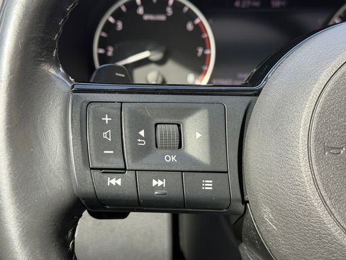 Used 2022 Nissan Rogue SV w/ SV Premium Package image 32