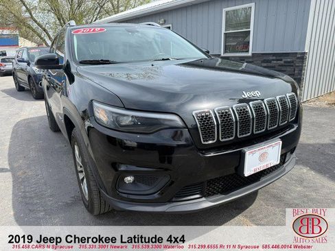 Used 2019 Jeep Cherokee Latitude Plus w/ Cold Weather Group AWD/4WD image 1