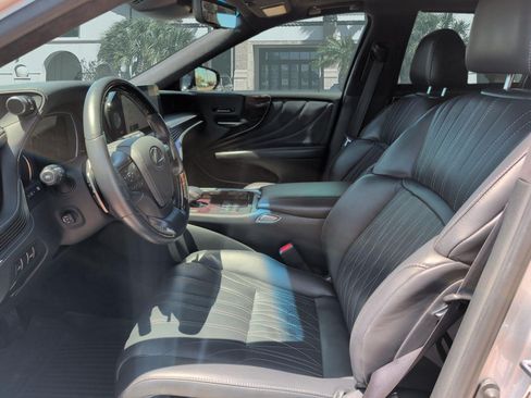Certified 2023 Lexus LS 500 w/ Luxury Package RWD image 11