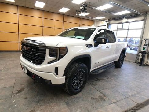 Used 2022 GMC Sierra 1500 AT4 w/ AT4 Preferred Package image 3