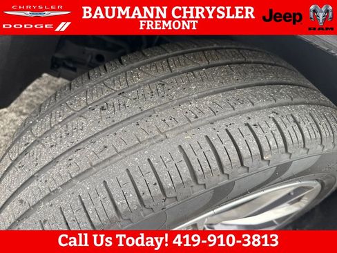 Used 2024 Jeep Wagoneer Series III w/ Premium Group I AWD/4WD image 28