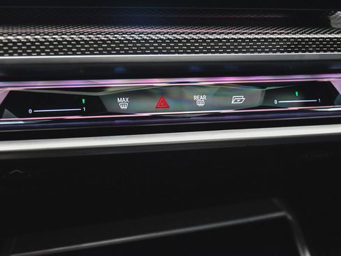 Used 2023 BMW i7 xDrive60 w/ Parking Assistance Package image 25