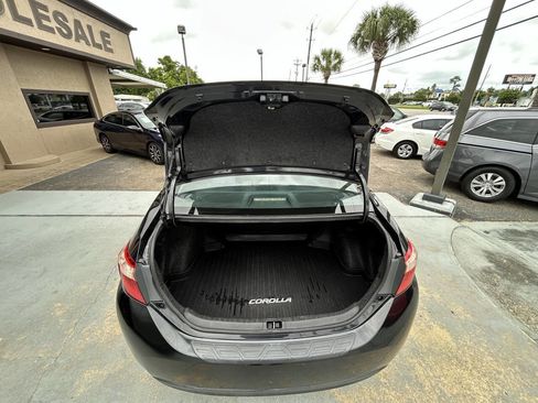 Used 2018 Toyota Corolla LE FWD image 10