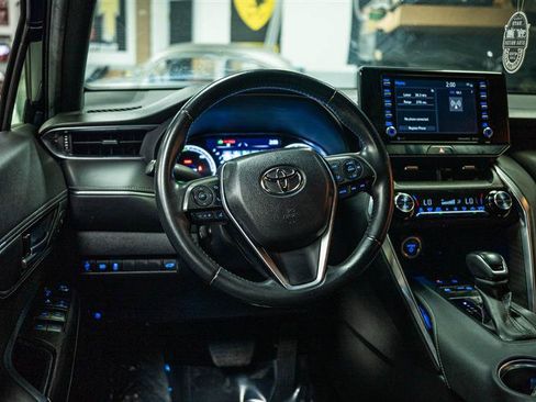 Used 2022 Toyota Venza XLE AWD/4WD image 16