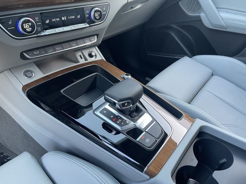 Certified 2024 Audi Q5 e Premium Plus w/ Premium Plus Package AWD/4WD image 9