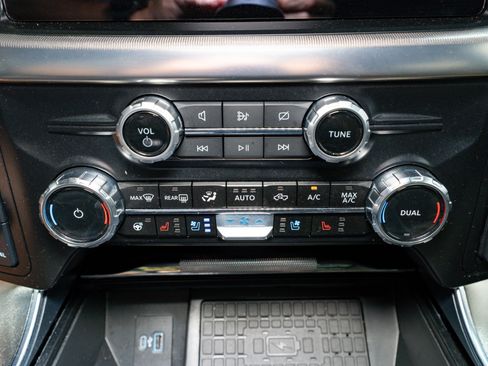 Used 2024 Ford F150 Platinum w/ Equipment Group 703A Plus image 29