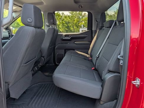 Used 2022 Chevrolet Silverado 1500 LT AWD/4WD image 16