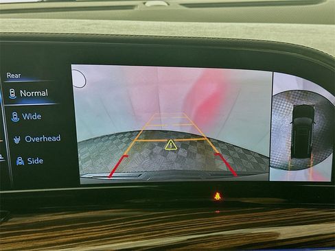 Used 2021 Cadillac Escalade ESV Premium Luxury w/ LPO, Illumination Package image 19