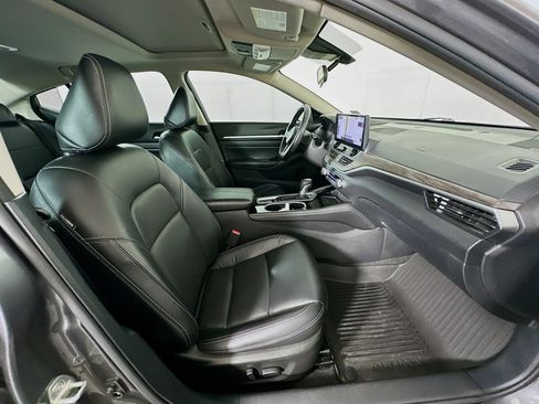 Used 2024 Nissan Altima 2.5 SL FWD image 30