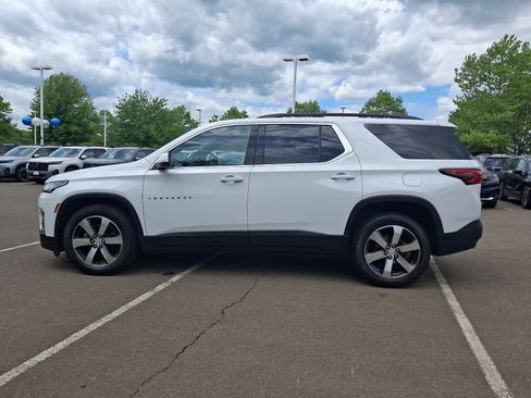 Used 2023 Chevrolet Traverse LT w/ LT Premium Package AWD/4WD image 8
