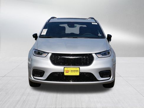 New 2026 Chrysler Pacifica Limited w/ S Appearance Package image 2