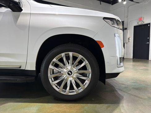 Used 2023 Cadillac Escalade Premium Luxury image 11