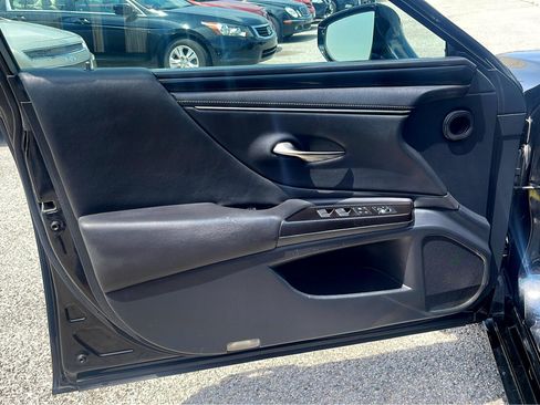 Used 2019 Lexus ES 350 w/ Luxury Package image 10