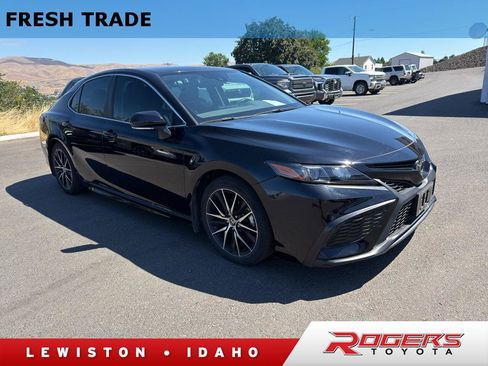 Certified 2022 Toyota Camry SE w/ Cold Weather Package AWD/4WD image 1