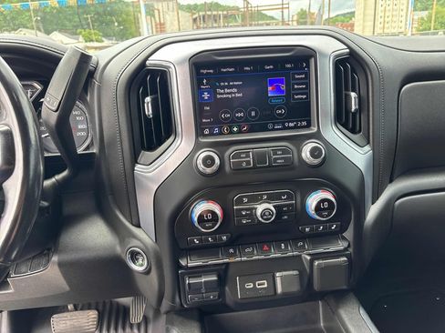 Used 2020 GMC Sierra 1500 SLT w/ SLT Convenience Package AWD/4WD image 17