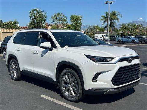 Certified 2026 Toyota Grand Highlander FWD image 3