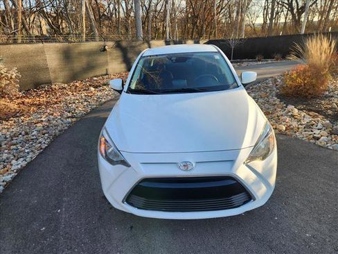 Used 2017 Toyota Yaris iA image 8