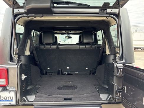 Used 2017 Jeep Wrangler Unlimited Sahara image 12