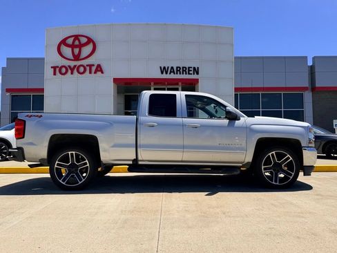 Used 2019 Chevrolet Silverado 1500 LT w/ LPO, Black Pack AWD/4WD image 3