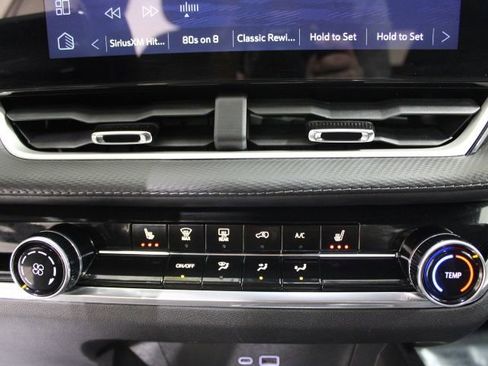 Used 2025 Chevrolet Equinox LT image 36