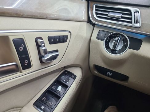 Used 2014 Mercedes-Benz E 350 4MATIC Sedan image 28