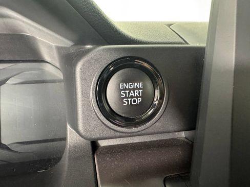 Used 2025 Toyota Tacoma SR5 AWD/4WD image 23