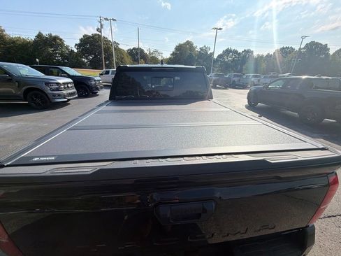 Used 2025 Toyota Tacoma SR5 w/ SR5 Upgrade Package AWD/4WD image 14