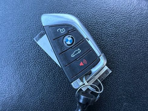 Used 2019 BMW 330i Sedan w/ Premium Package RWD image 33