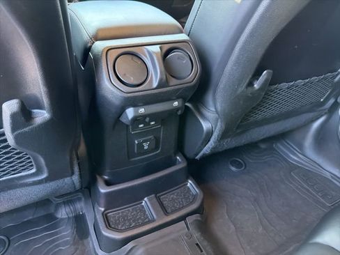 Used 2024 Jeep Wrangler Unlimited Rubicon image 26