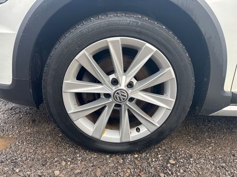 Used 2018 Volkswagen Golf Alltrack SE image 12