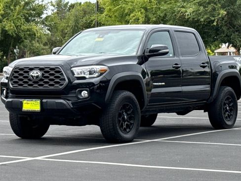 Used 2022 Toyota Tacoma TRD Off-Road AWD/4WD image 15