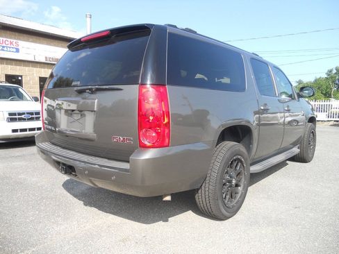 Used 2011 GMC Yukon XL SLT w/ SLT-2 Equipment Package AWD/4WD image 38